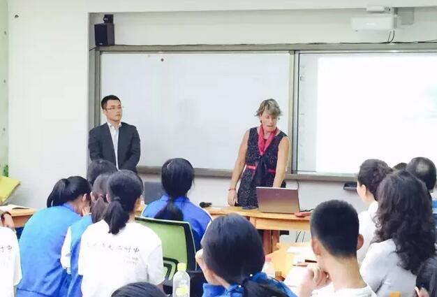 麻省医药与健康科学大学访问北师大二附中国际部